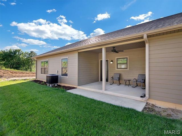 127 Stone Ledge Drive, St Clair, MO 63077