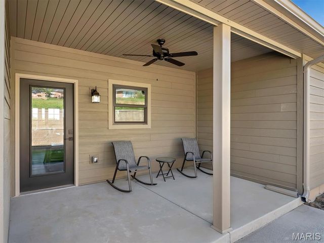 127 Stone Ledge Drive, St Clair, MO 63077
