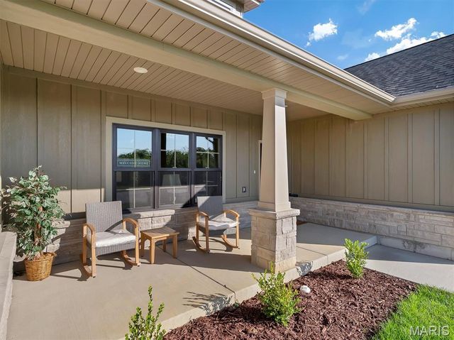 127 Stone Ledge Drive, St Clair, MO 63077