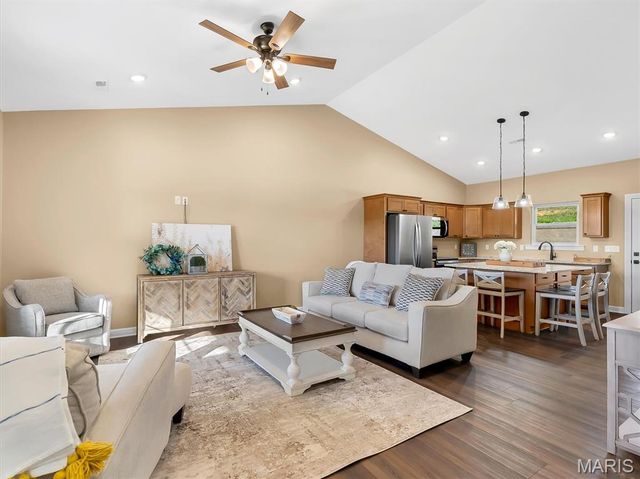 127 Stone Ledge Drive, St Clair, MO 63077