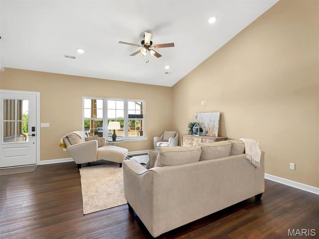 127 Stone Ledge Drive, St Clair, MO 63077