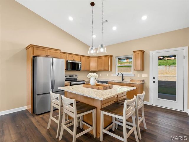 127 Stone Ledge Drive, St Clair, MO 63077