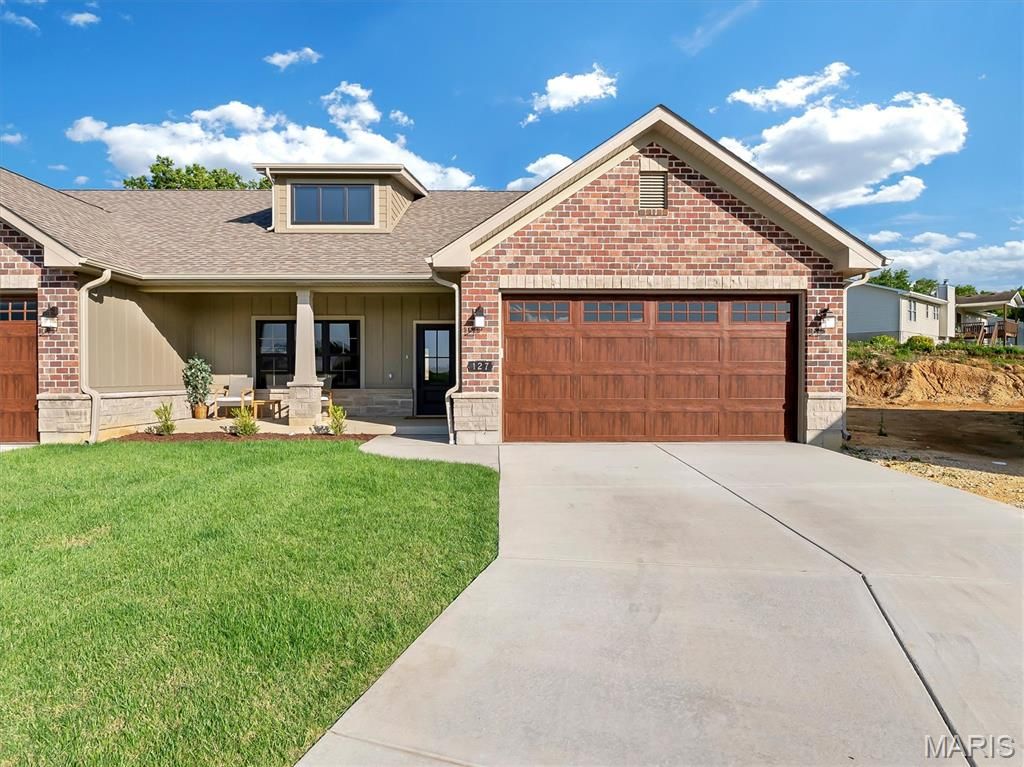 127 Stone Ledge Drive, St Clair, MO 63077