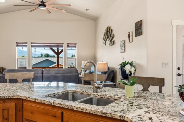 22 Terra Linda Court, Eagle Point, OR 97524