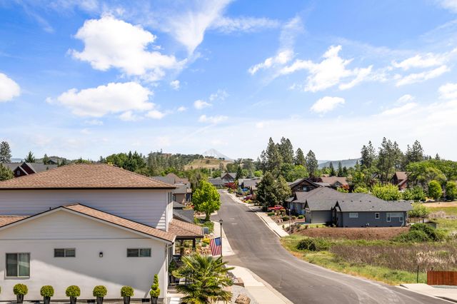 22 Terra Linda Court, Eagle Point, OR 97524