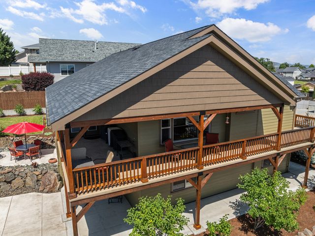 22 Terra Linda Court, Eagle Point, OR 97524