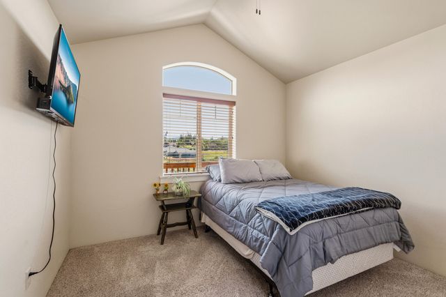 22 Terra Linda Court, Eagle Point, OR 97524