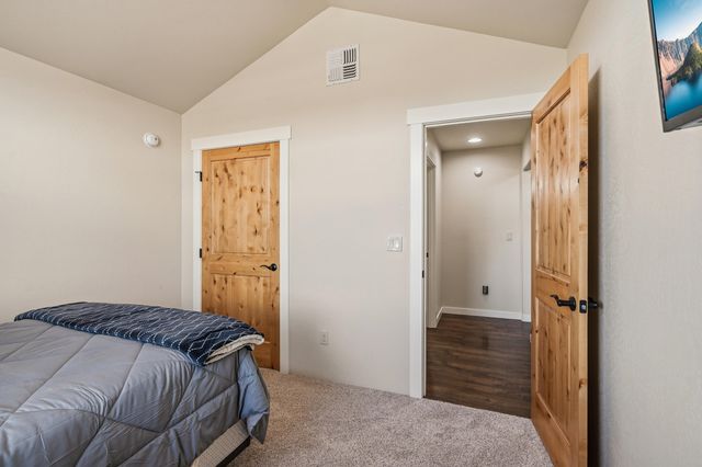 22 Terra Linda Court, Eagle Point, OR 97524