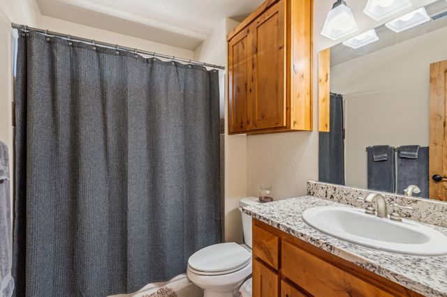 22 Terra Linda Court, Eagle Point, OR 97524