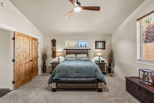 22 Terra Linda Court, Eagle Point, OR 97524