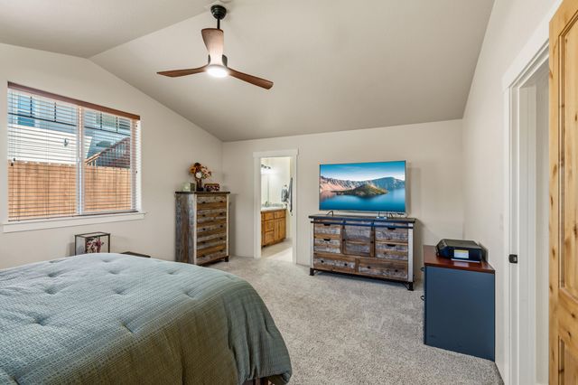 22 Terra Linda Court, Eagle Point, OR 97524