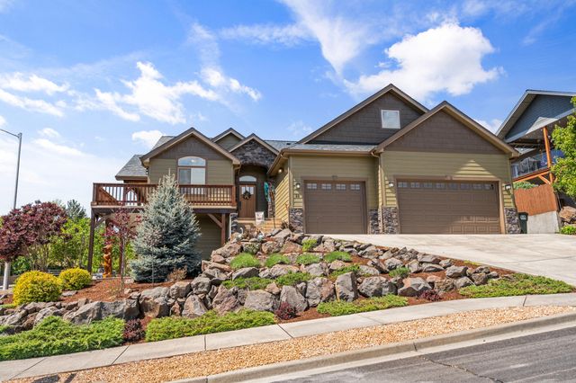 22 Terra Linda Court, Eagle Point, OR 97524