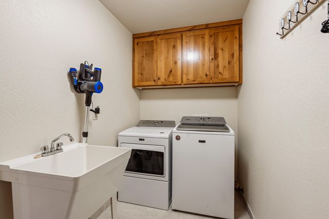 22 Terra Linda Court, Eagle Point, OR 97524