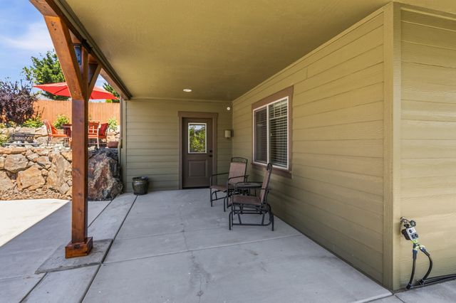 22 Terra Linda Court, Eagle Point, OR 97524
