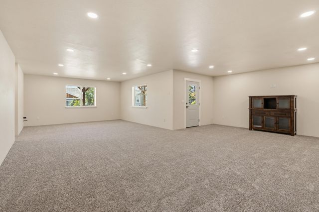 22 Terra Linda Court, Eagle Point, OR 97524