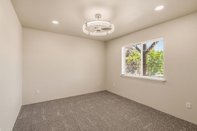 22 Terra Linda Court, Eagle Point, OR 97524