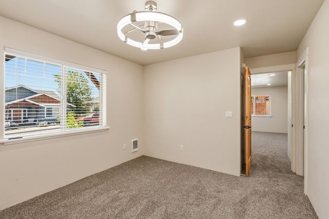 22 Terra Linda Court, Eagle Point, OR 97524