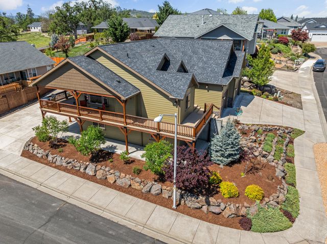 22 Terra Linda Court, Eagle Point, OR 97524
