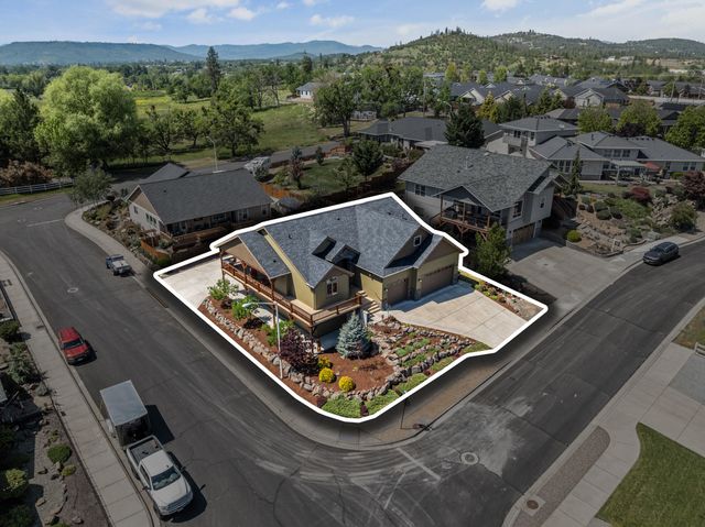 22 Terra Linda Court, Eagle Point, OR 97524