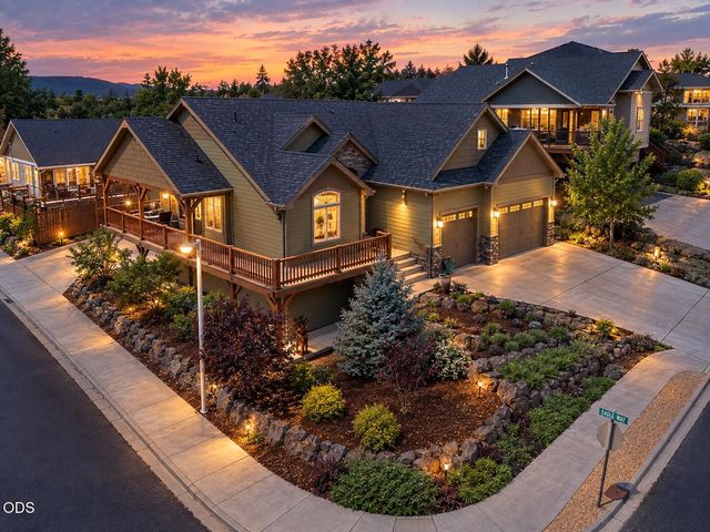 22 Terra Linda Court, Eagle Point, OR 97524