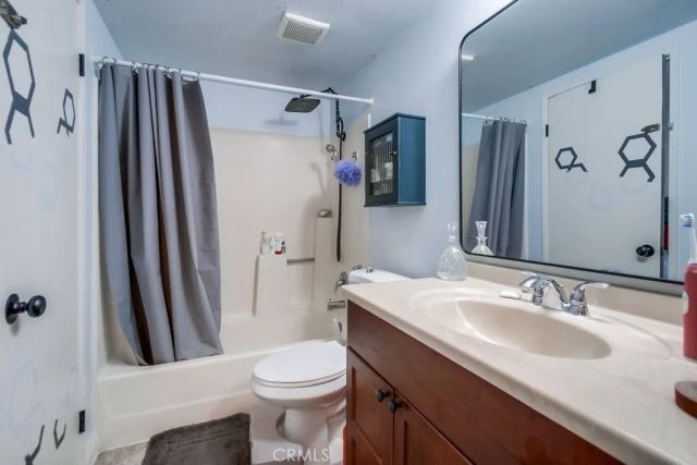 1059 Shadowridge Drive 1, Vista, CA 92081