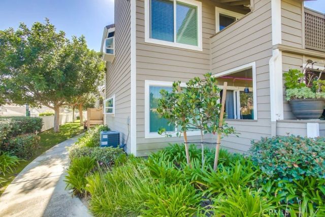 1059 Shadowridge Drive 1, Vista, CA 92081