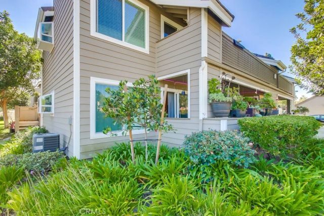1059 Shadowridge Drive 1, Vista, CA 92081