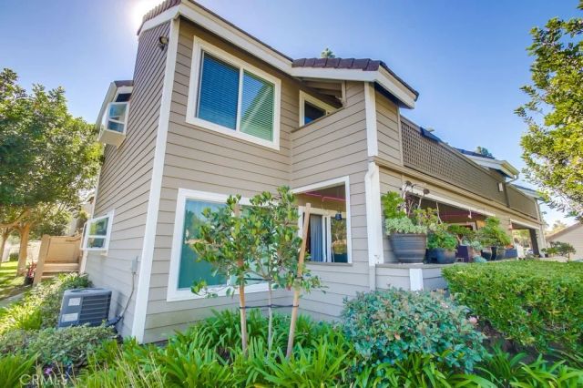 1059 Shadowridge Drive 1, Vista, CA 92081
