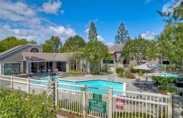 1059 Shadowridge Drive 1, Vista, CA 92081