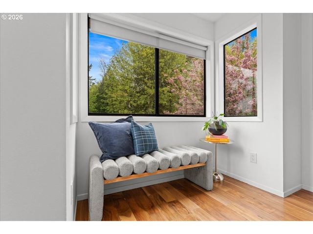 7720 Sw RUBY Ter, Portland, OR 97219