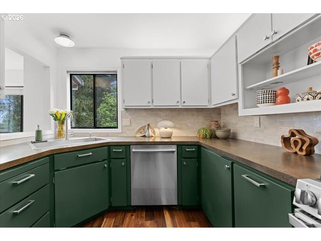 7720 Sw RUBY Ter, Portland, OR 97219