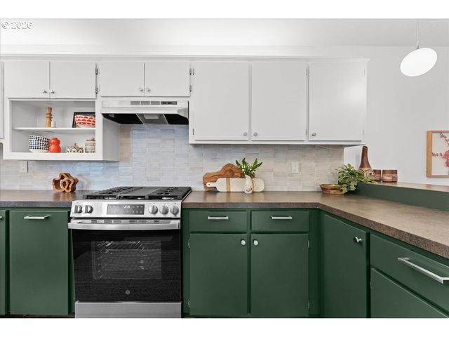 7720 Sw RUBY Ter, Portland, OR 97219