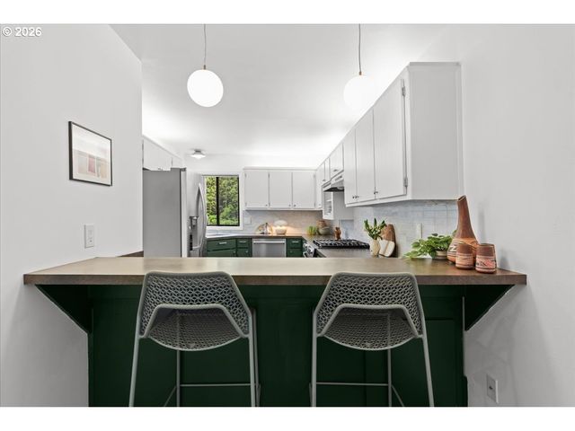 7720 Sw RUBY Ter, Portland, OR 97219