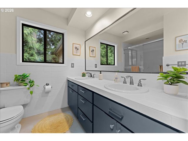 7720 Sw RUBY Ter, Portland, OR 97219