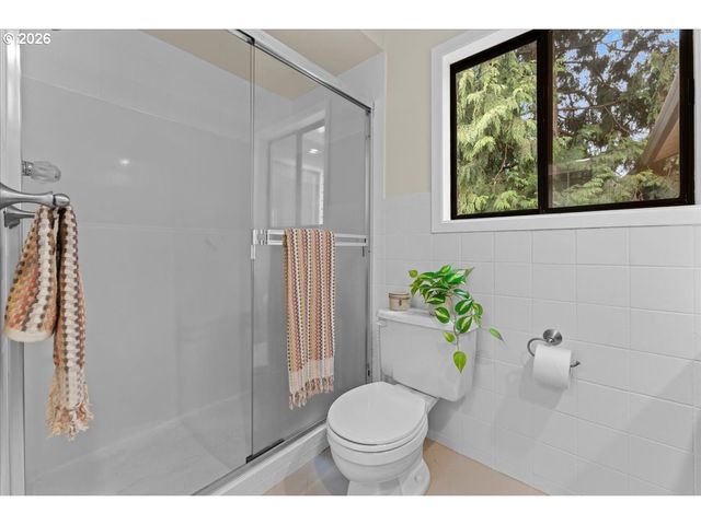 7720 Sw RUBY Ter, Portland, OR 97219