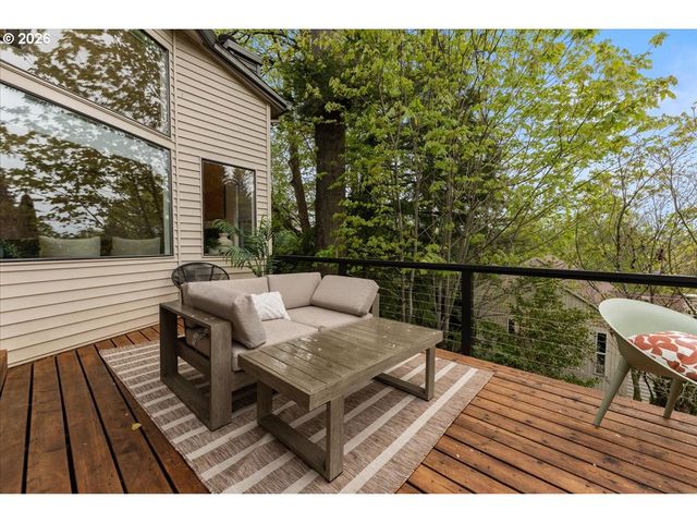 7720 Sw RUBY Ter, Portland, OR 97219