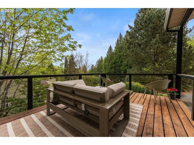 7720 Sw RUBY Ter, Portland, OR 97219