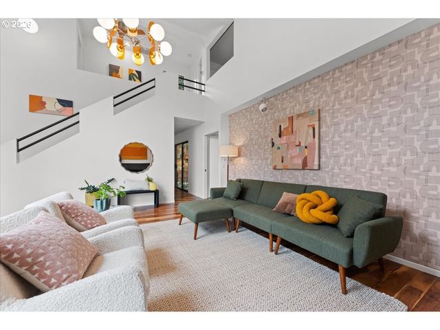 7720 Sw RUBY Ter, Portland, OR 97219