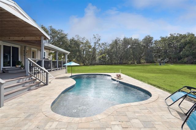 5670 CR 577, Center Hill, FL 33514