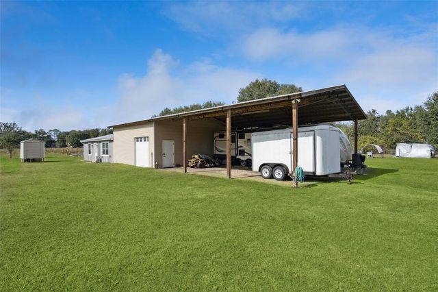 5670 CR 577, Center Hill, FL 33514