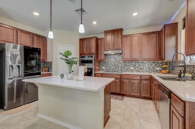 285 Kat Garnet DR, Kyle, TX 78640