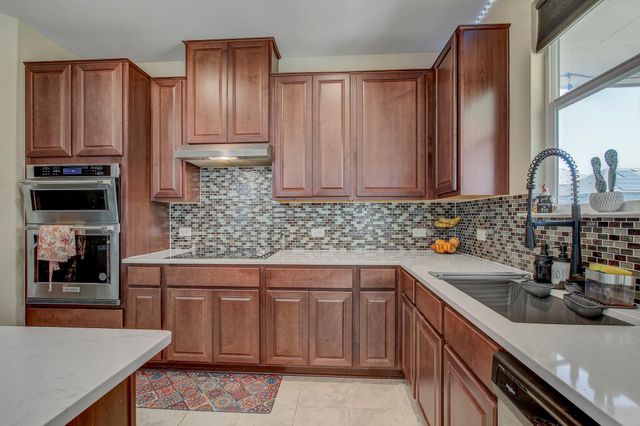 285 Kat Garnet DR, Kyle, TX 78640