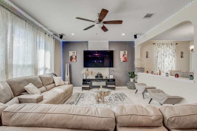285 Kat Garnet DR, Kyle, TX 78640
