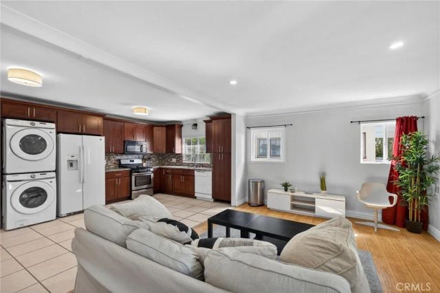 4533 Saturn, Los Angeles, CA 90019