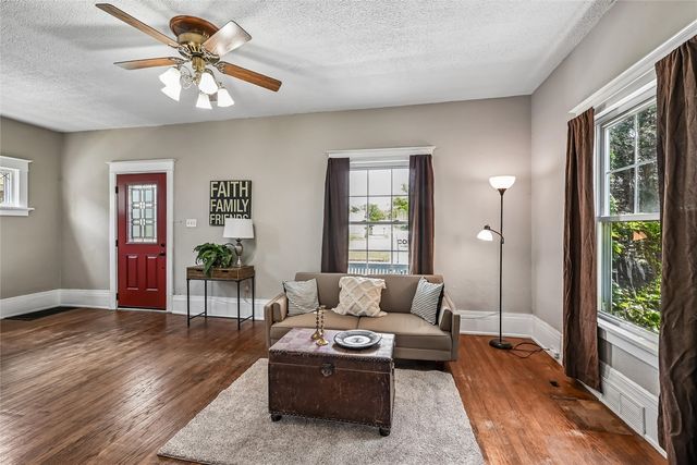 1532 C Avenue NE, Cedar Rapids, IA 52402
