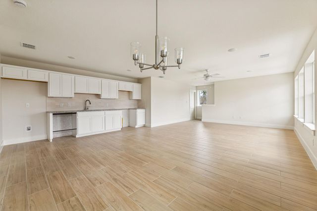 1412 Kent ST, Taylor, TX 76574