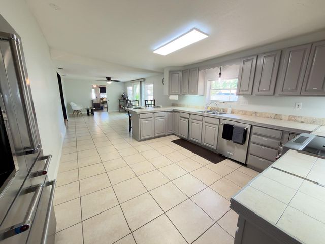 207 MANDARIN LN, Fruitland Park, FL 34731