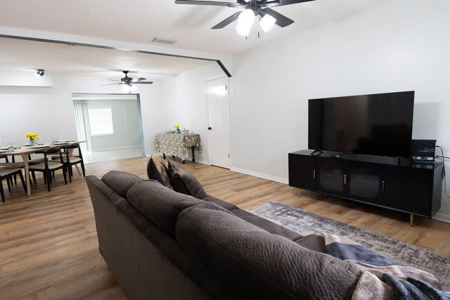 207 MANDARIN LN, Fruitland Park, FL 34731