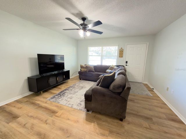 207 MANDARIN LN, Fruitland Park, FL 34731