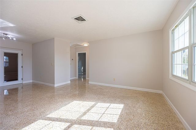 5773 3RD AVENUE N, St Petersburg, FL 33710